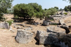 Campobello di Mazara: le cave di Cusa dove hanno costruito i templi di Selinunte