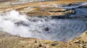 Campi Flegrei: Il cratere della solfatara
